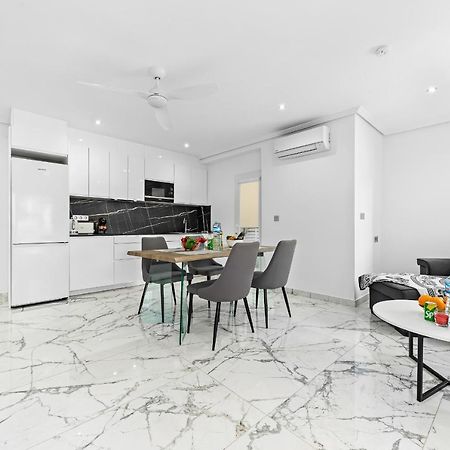 Apolo Beach Front - Sea View Luxury Apartment 또레비에하 외부 사진